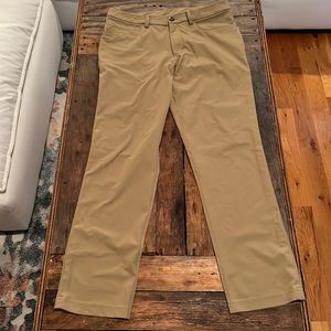 Lululemon ABC Warpstreme 32x31 Khaki Striaghtleg